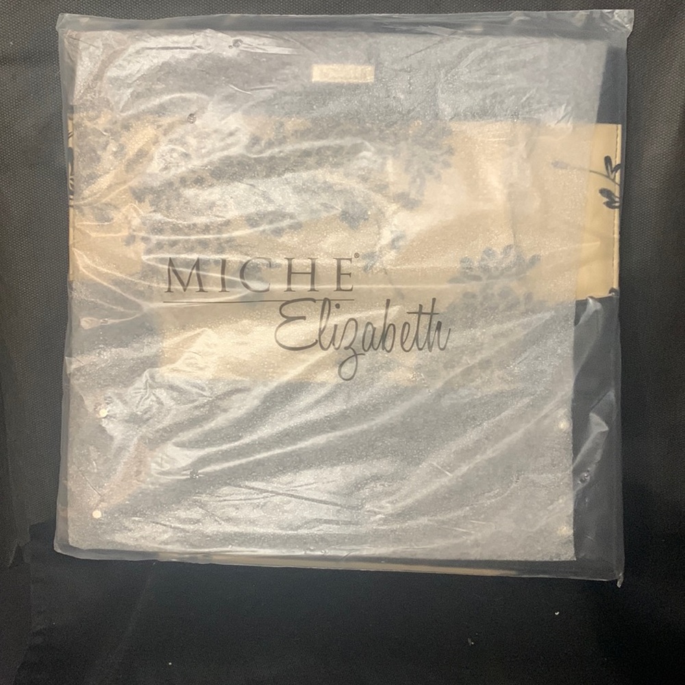NWT MICHE CLASSIC size shell in Elizabeth is brand new,